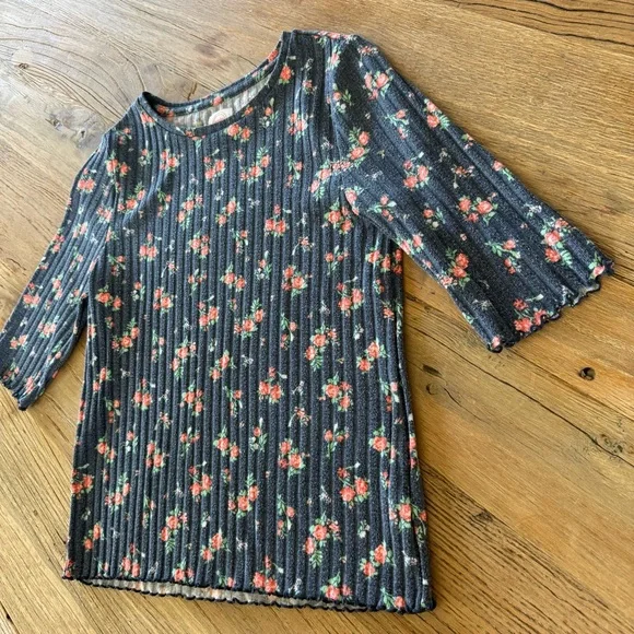 Floral Top - Gray with Red and Green Accents - Picture 3 of 6